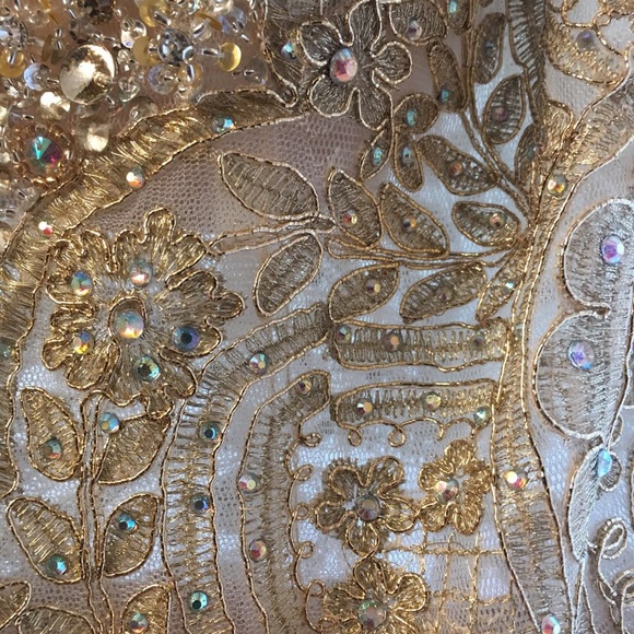 Gorgeous peach sleeveless beaded gown - Picture 4 of 8